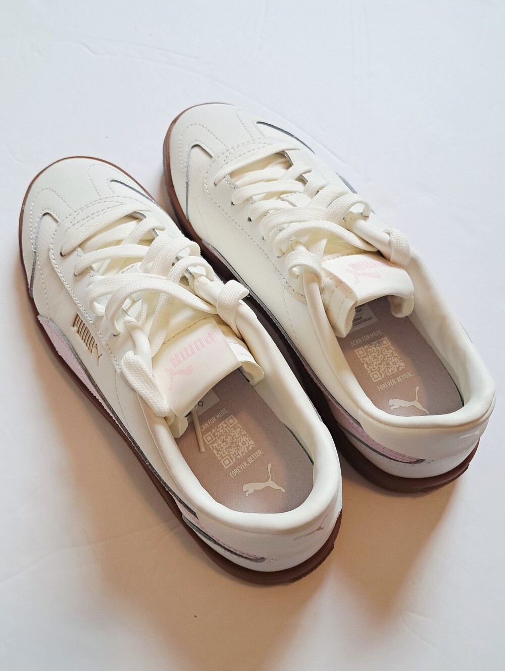 New Puma CLUB V5V Off-White Low-Top Sneakers with Pink Formstripe - Picture 6 of 9